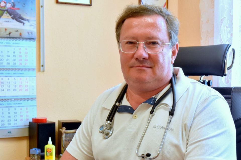 Сергей Аксёнов: Указом Президента Российской Федерации Владимира Владимировича Путина почетное звание «Заслуженный врач Российской Федерации» присвоено заведующему Кардиологическим диспансером ГБУЗ «Республиканская...