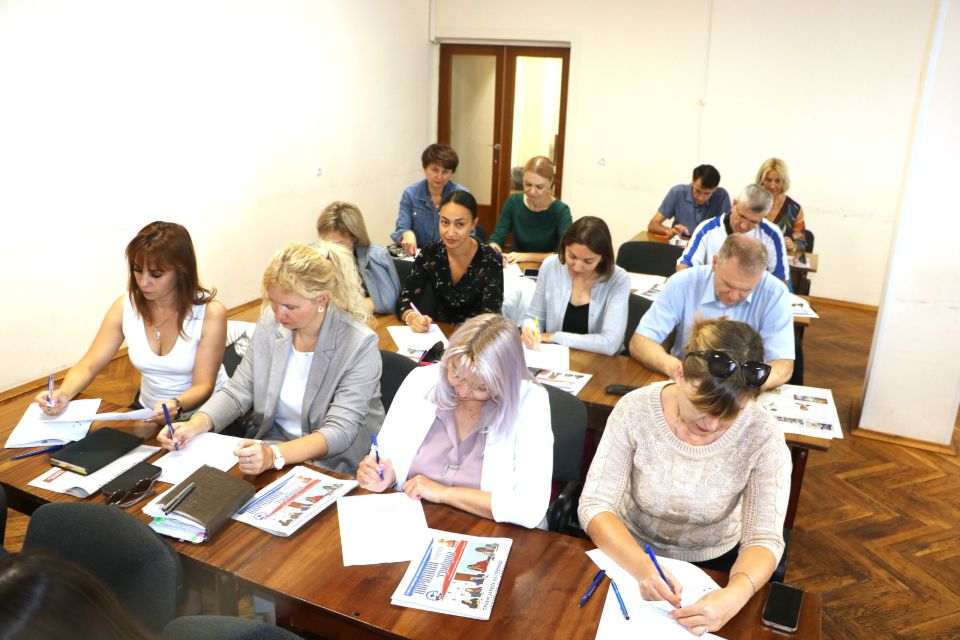 Сотрудники Минфина Крыма приняли активное участие в масштабной просветительской акции "Профсоюзный диктант", посвященной Году трудовой доблести "Всё для победы" Сотрудники Минфина Крыма приняли активное участие в масштабной просветительской акции "Профсоюзный диктант", посвященной Году трудовой доблести "Всё для победы"