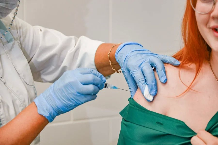 Более 68 тысяч севастопольцев уже прошли сезонную вакцинацию против гриппа