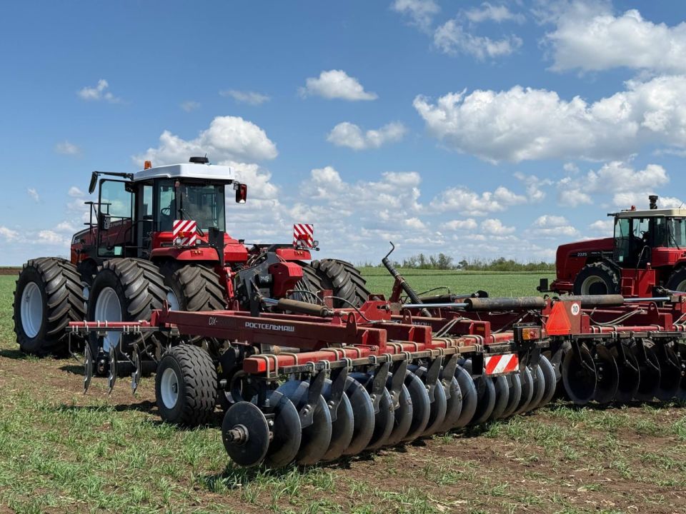 Крымское земледелие стоит на надежном фундаменте — на отечественной технике! Крымское земледелие стоит на надежном фундаменте — на отечественной технике!