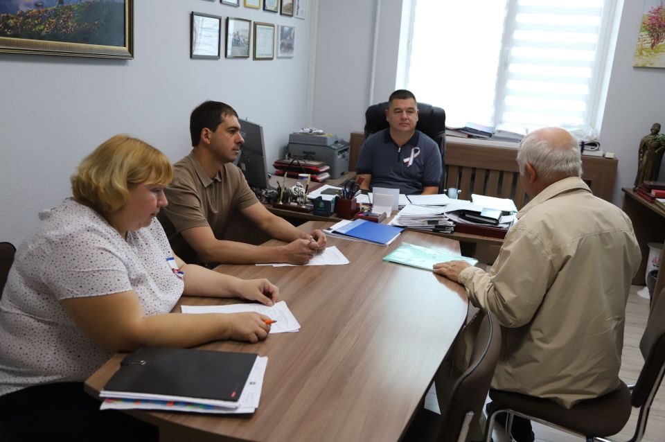 Первый заместитель главы администрации Бахчисарайского района Энвер Аблаев с коллегами провел прием граждан Первый заместитель главы администрации Бахчисарайского района Энвер Аблаев с коллегами провел прием граждан