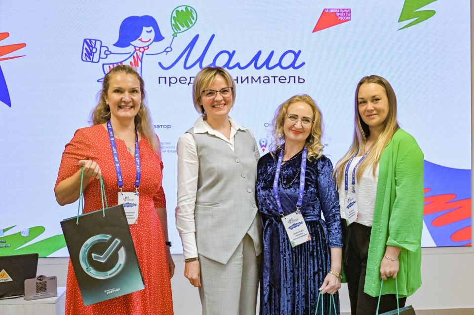 Михаил Развожаев: В Севастополе подвели итоги программы «Мама – предприниматель» Михаил Развожаев: В Севастополе подвели итоги программы «Мама – предприниматель»