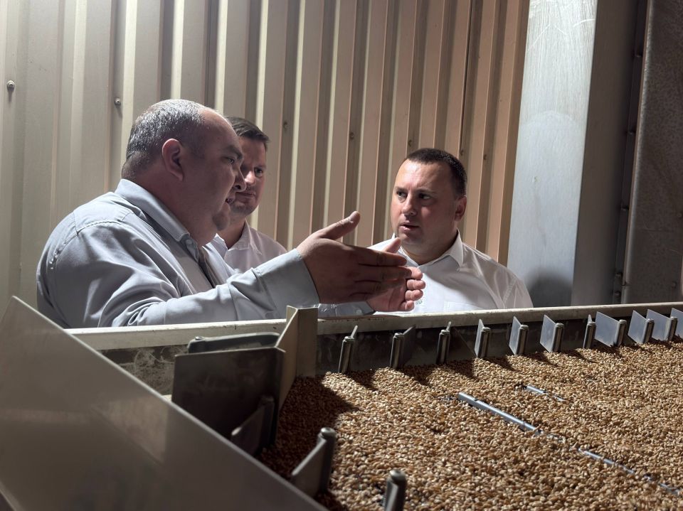 Денис Кратюк: Мы должны обеспечить крымских аграриев высококачественными семенами Денис Кратюк: Мы должны обеспечить крымских аграриев высококачественными семенами