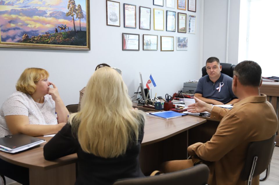 Первый заместитель главы администрации Бахчисарайского района Энвер Аблаев с коллегами провел прием граждан Первый заместитель главы администрации Бахчисарайского района Энвер Аблаев с коллегами провел прием граждан