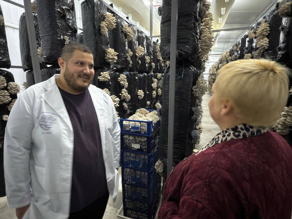 Окана Губернаторова посетила хозяйство в Кировском районе, получившее грант Минсельхоза Крыма 15 миллионов рублей Окана Губернаторова посетила хозяйство в Кировском районе, получившее грант Минсельхоза Крыма 15 миллионов рублей