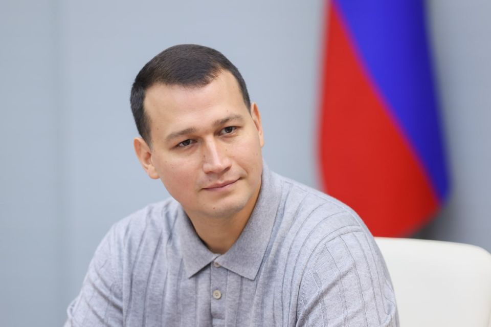 Сергей Аксёнов: Совместно с заместителем Министра строительства и жилищно-коммунального хозяйства Российской Федерации Алмазом Шаукатовичем Хусаиновым дал старт работе индустриального парка «Феодосия», построенного в рамках... Сергей Аксёнов: Совместно с заместителем Министра строительства и жилищно-коммунального хозяйства Российской Федерации Алмазом Шаукатовичем Хусаиновым дал старт работе индустриального парка «Феодосия», построенного в рамках...