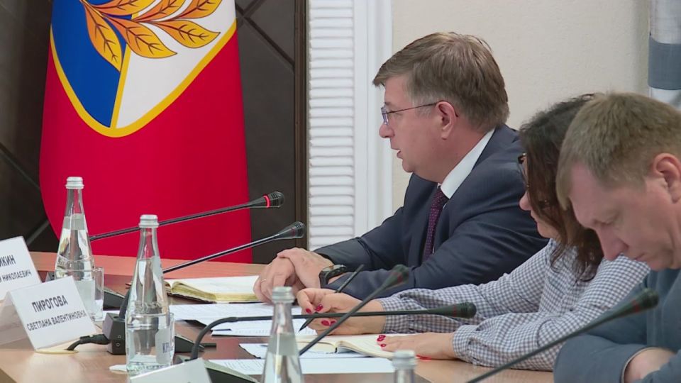 Михаил Развожаев: Обеспечение Севастополя топливом обсудили сегодня за аппаратном совещании правительства города