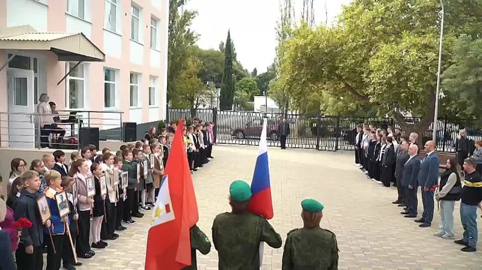 Михаил Развожаев: Сегодня в школе № 30 имени Героя Советского Союза Герасима Архиповича Рубцова открыли мемориальную доску, посвящённую гвардии рядовому, огнемётчику огнеметного отделения штурмовой роты Валерию Максимовичу...