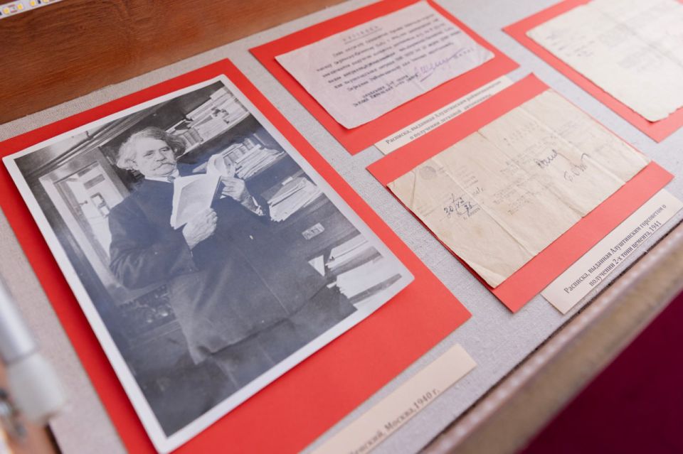 «Героизм – это воздух, каким мы дышим. В героизме нашем нет ни надрыва, ни позы, он прост и естествен, он в духе нашего народа…» «Героизм – это воздух, каким мы дышим. В героизме нашем нет ни надрыва, ни позы, он прост и естествен, он в духе нашего народа…»