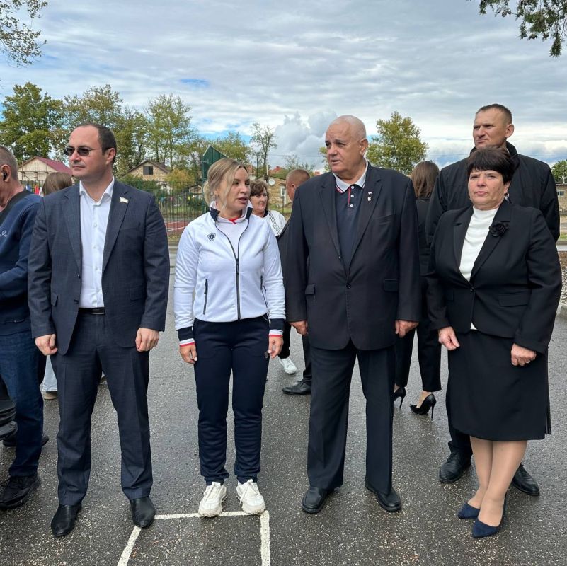 Ольга Торубарова: В ивановской образовательной школе Сакского района открыли сразу две спортивные локации Ольга Торубарова: В ивановской образовательной школе Сакского района открыли сразу две спортивные локации