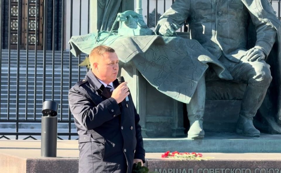 Сенаторы приняли участие в памятной акции, посвящённой 130-летию со дня рождения маршала А. Василевского Сенаторы приняли участие в памятной акции, посвящённой 130-летию со дня рождения маршала А. Василевского