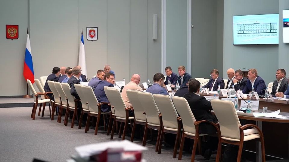 Михаил Развожаев: Вместе с министром энергетики РФ Сергеем Евгеньевичем Цивилёвым и главой Республики Крым Сергеем Валерьевичем Аксёновым накануне обсудили вопросы развития топливно-энергетического комплекса на полуострове