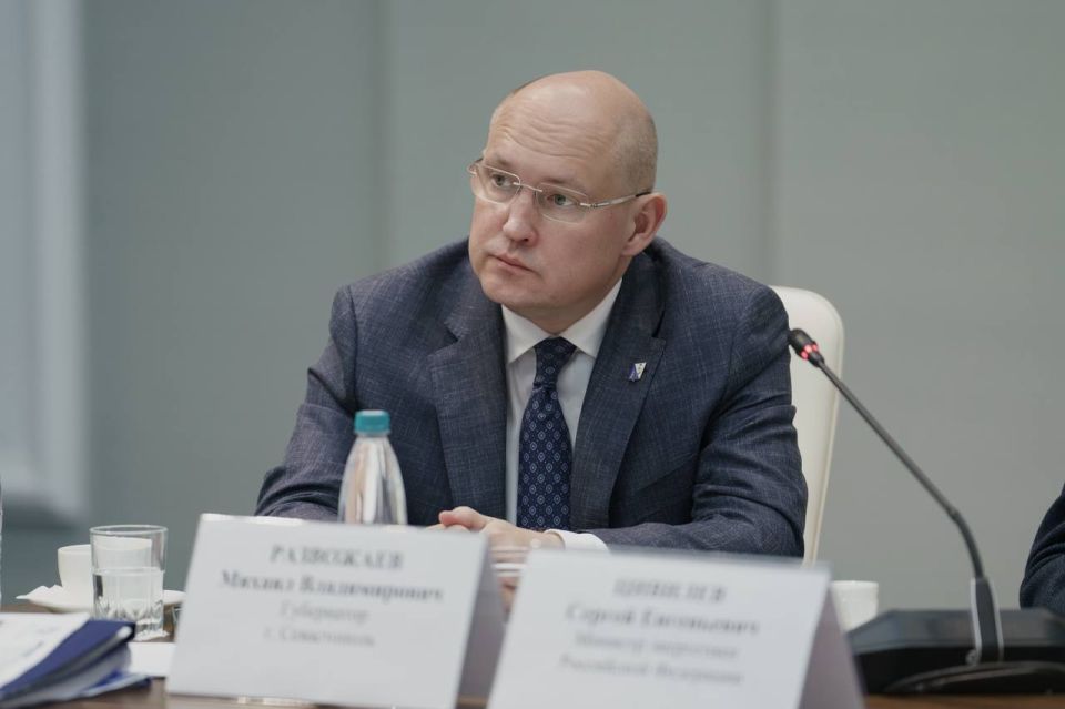 Михаил Развожаев: Вместе с министром энергетики РФ Сергеем Евгеньевичем Цивилёвым и главой Республики Крым Сергеем Валерьевичем Аксёновым накануне обсудили вопросы развития топливно-энергетического комплекса на полуострове Михаил Развожаев: Вместе с министром энергетики РФ Сергеем Евгеньевичем Цивилёвым и главой Республики Крым Сергеем Валерьевичем Аксёновым накануне обсудили вопросы развития топливно-энергетического комплекса на полуострове