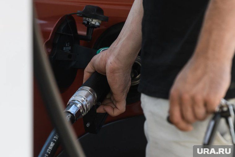 АЗС закрываются, а в Крыму продают до 20 литров бензина на человека: что происходит с топливным рынком РФ АЗС закрываются, а в Крыму продают до 20 литров бензина на человека: что происходит с топливным рынком РФ