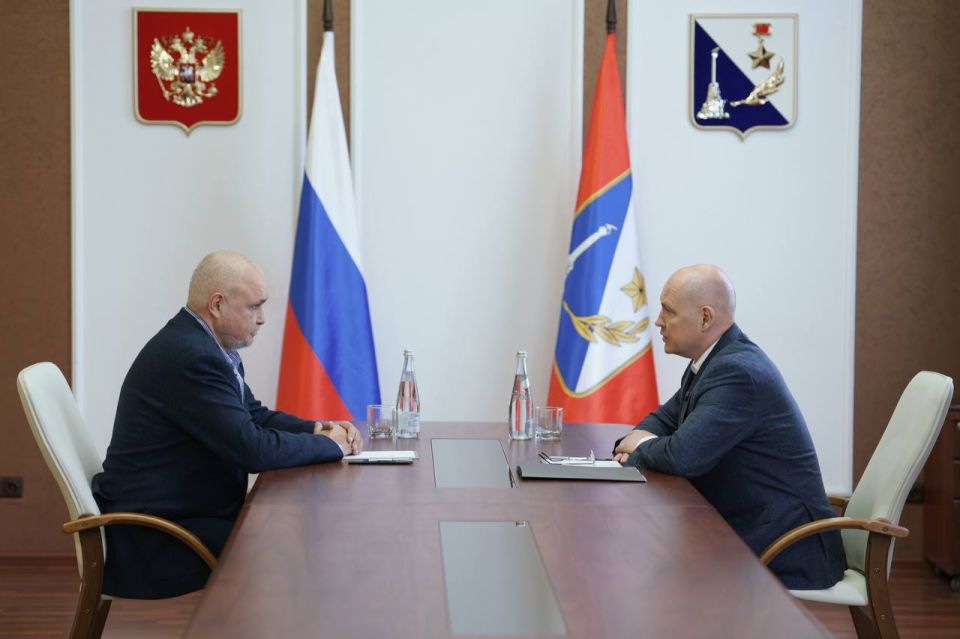 Михаил Развожаев: Вместе с министром энергетики РФ Сергеем Евгеньевичем Цивилёвым и главой Республики Крым Сергеем Валерьевичем Аксёновым накануне обсудили вопросы развития топливно-энергетического комплекса на полуострове Михаил Развожаев: Вместе с министром энергетики РФ Сергеем Евгеньевичем Цивилёвым и главой Республики Крым Сергеем Валерьевичем Аксёновым накануне обсудили вопросы развития топливно-энергетического комплекса на полуострове