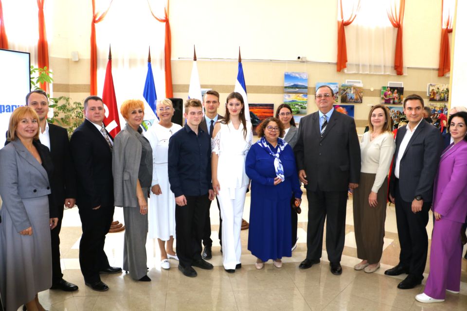 В столице Крыма Посол Никарагуа в РФ встретилась со студентами крымских вузов