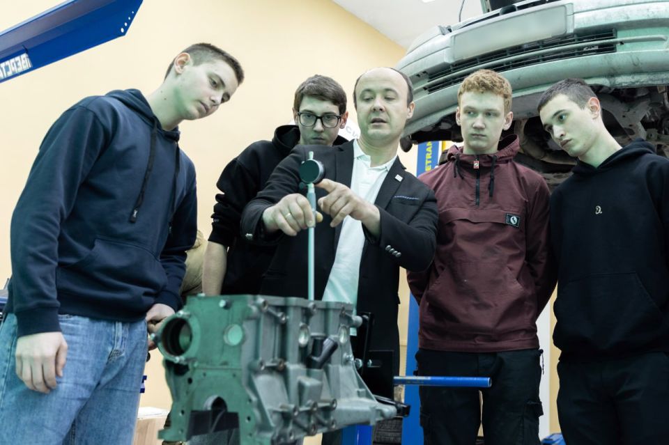 Сергей Аксёнов: 2 октября – День среднего профессионального образования Сергей Аксёнов: 2 октября – День среднего профессионального образования