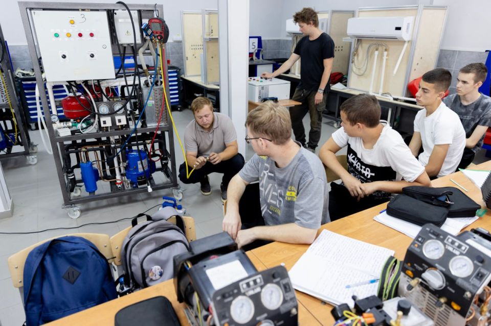 Сергей Аксёнов: 2 октября – День среднего профессионального образования Сергей Аксёнов: 2 октября – День среднего профессионального образования