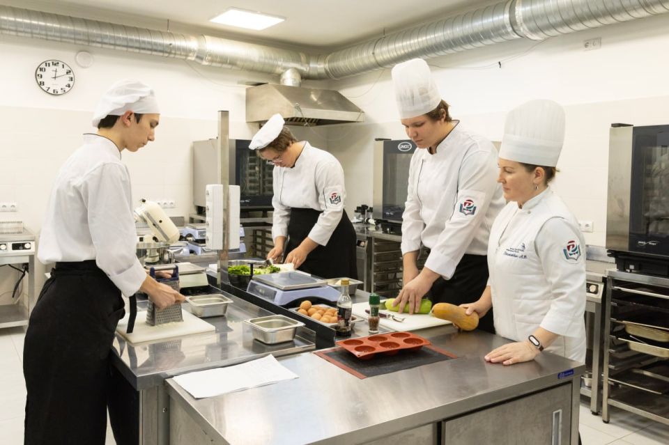 Сергей Аксёнов: 2 октября – День среднего профессионального образования Сергей Аксёнов: 2 октября – День среднего профессионального образования