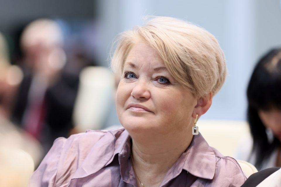 Сергей Аксёнов: Труд учителя – один из самых важных и значимых для нашего общества Сергей Аксёнов: Труд учителя – один из самых важных и значимых для нашего общества