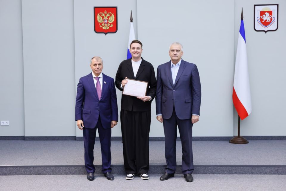 Сергей Аксёнов: Труд учителя – один из самых важных и значимых для нашего общества Сергей Аксёнов: Труд учителя – один из самых важных и значимых для нашего общества