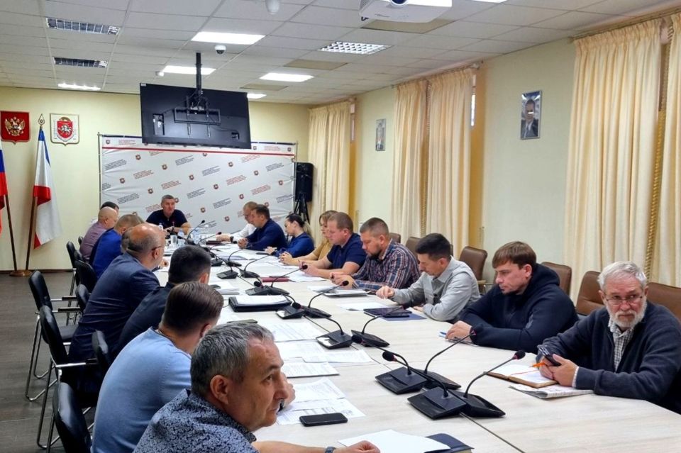 На совещании в ГКУ РК «Инвестстрой» обсудили актуальные вопросы инженерной и социальной инфраструктуры