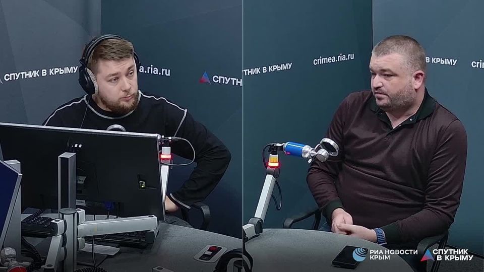 Ремонт боевых автомобилей и обустройство позиций: крымские волонтеры помогают бойцам 18-й армии