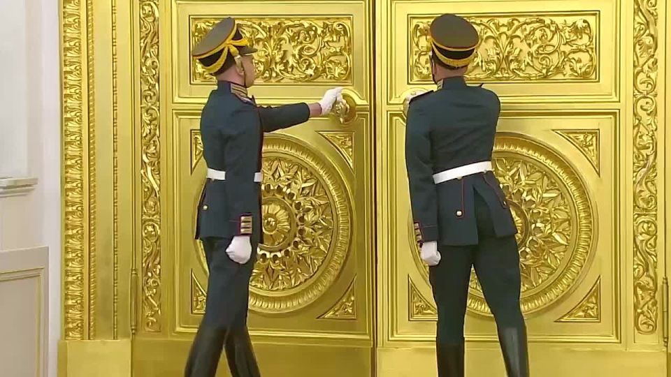 Сергей Аксёнов: Сегодня день рождения нашего Президента и Верховного Главнокомандующего Владимира Владимировича Путина!