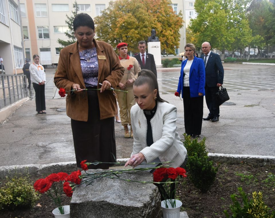 Равнение на Героя Равнение на Героя