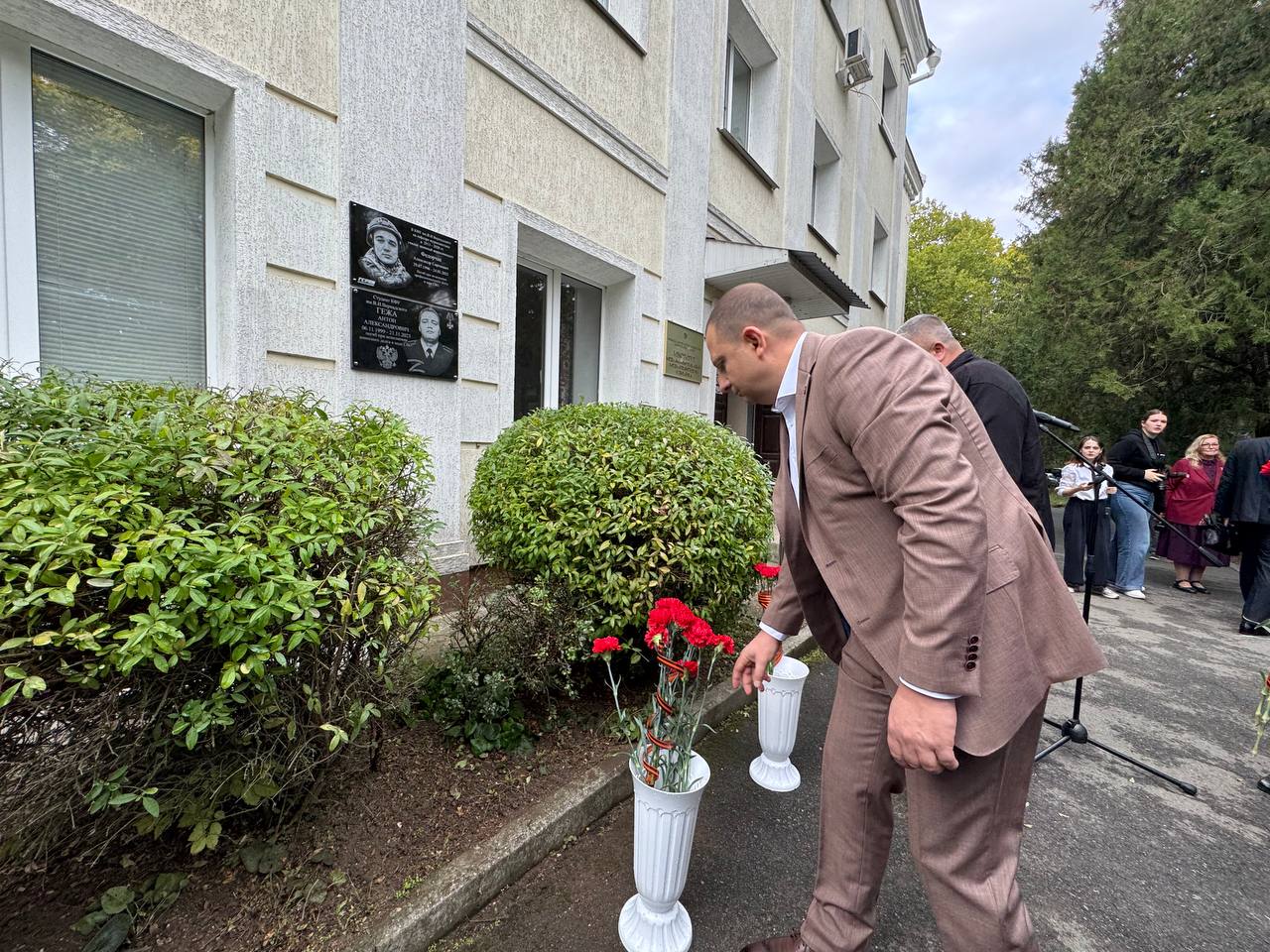 Памятную табличку в честь военкора Федорчака открыли в крымском вузе Памятную табличку в честь военкора Федорчака открыли в крымском вузе