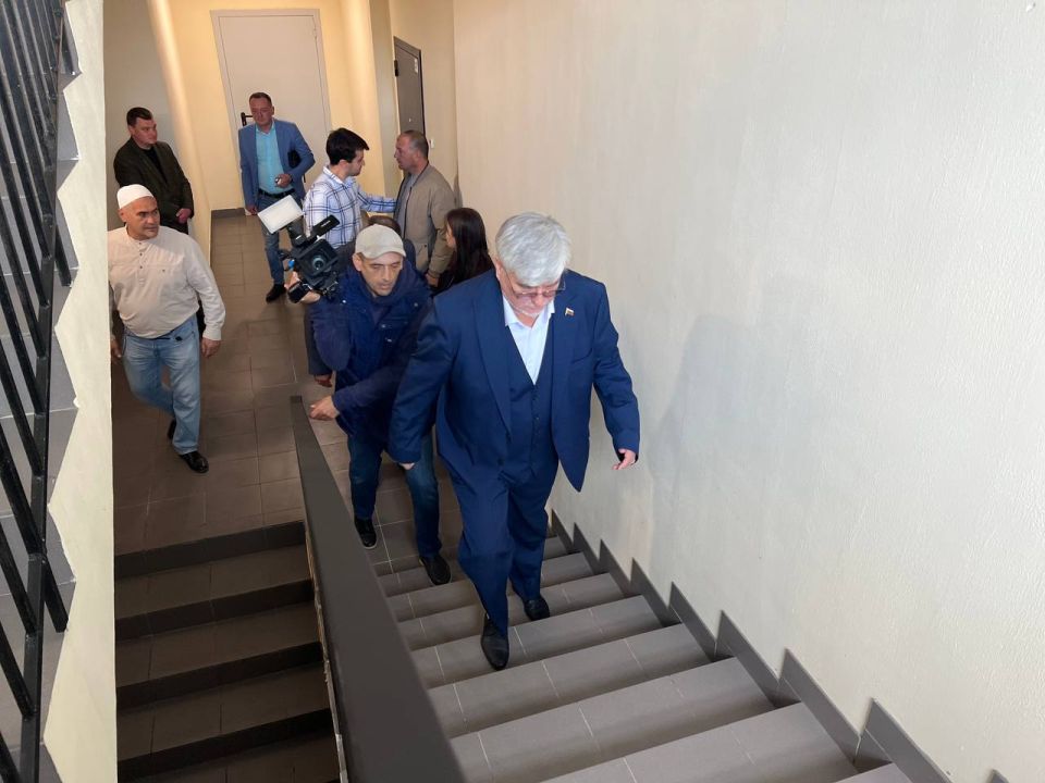 Игорь Ивин: Совместно с заместителем Председателя Государственного Совета Республики Крым Айдером Типпа, генеральным директором ГКУ РК «Инвестстрой Республики Крым Александром Карасёвым, председателем Государственного... Игорь Ивин: Совместно с заместителем Председателя Государственного Совета Республики Крым Айдером Типпа, генеральным директором ГКУ РК «Инвестстрой Республики Крым Александром Карасёвым, председателем Государственного...