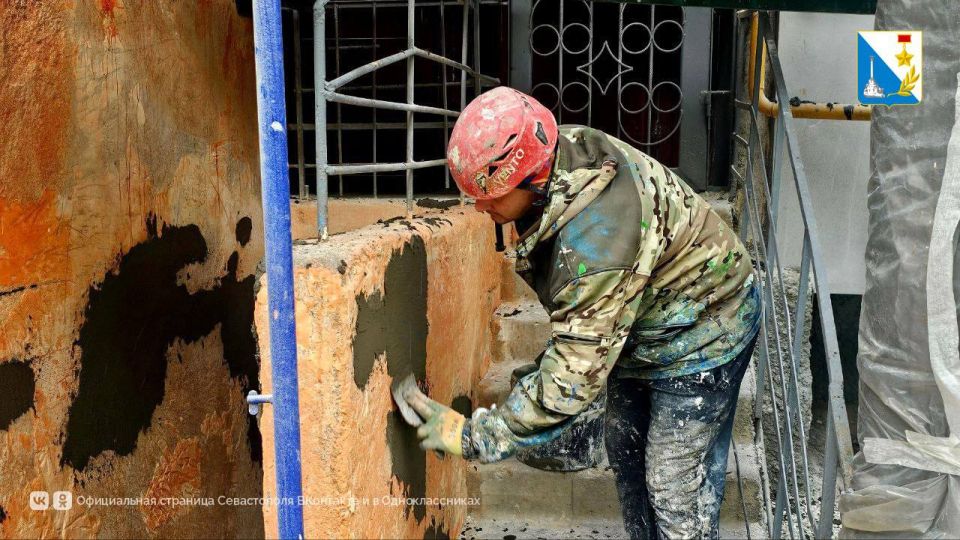 Ремонтируем фасады. На проспекте Генерала Острякова, д. 186, капитальный ремонт фасада выполнен на 25% Ремонтируем фасады. На проспекте Генерала Острякова, д. 186, капитальный ремонт фасада выполнен на 25%