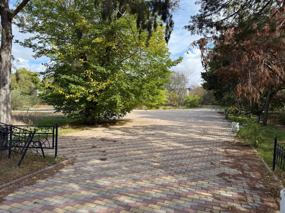 Александр Юрьев: В рамках рабочего визита в Евпаторию министра экологии и природных ресурсов РК Ольги Шевцовой посетили дендропарк, расположенный на пересечении ул.Фрунзе и ул. Пушкина Александр Юрьев: В рамках рабочего визита в Евпаторию министра экологии и природных ресурсов РК Ольги Шевцовой посетили дендропарк, расположенный на пересечении ул.Фрунзе и ул. Пушкина