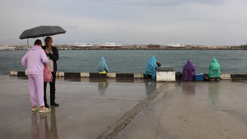 Хозяйничает циклон из Греции: Крым несколько дней подряд будут заливать дожди