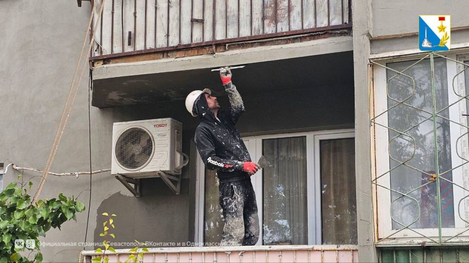 Ремонтируем фасады. На проспекте Генерала Острякова, д. 186, капитальный ремонт фасада выполнен на 25% Ремонтируем фасады. На проспекте Генерала Острякова, д. 186, капитальный ремонт фасада выполнен на 25%