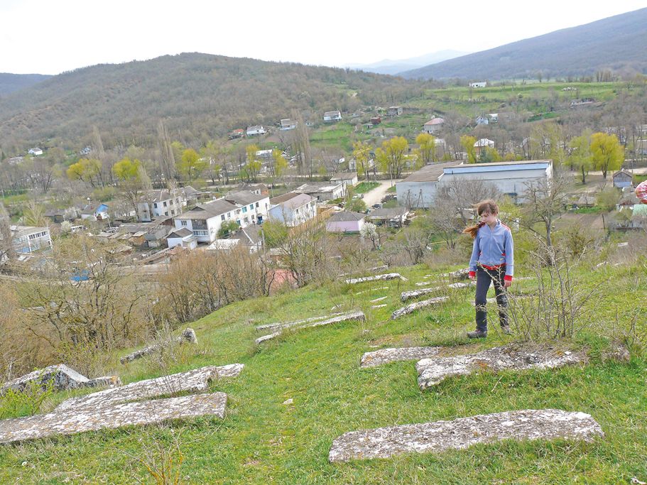 От надгробий до уникальных деревьев: исторические сокровища Верхоречья в Крыму