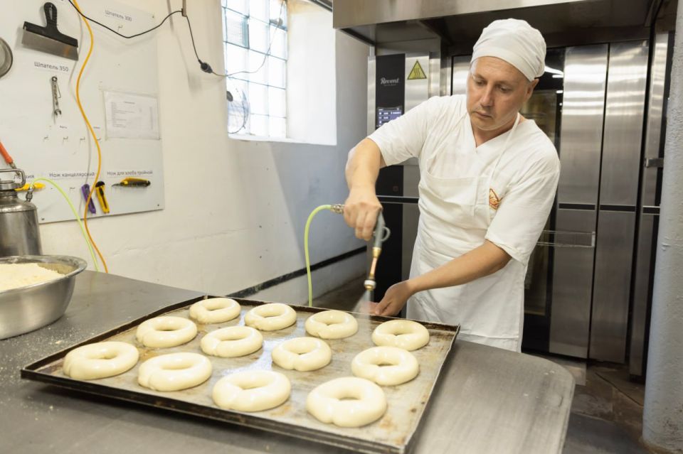 Сергей Аксёнов: Сегодня свой профессиональный праздник отмечают работники одной из ключевых отраслей, от которой напрямую зависит и продовольственная безопасность, и положение дел в экономике, и качество жизни людей Сергей Аксёнов: Сегодня свой профессиональный праздник отмечают работники одной из ключевых отраслей, от которой напрямую зависит и продовольственная безопасность, и положение дел в экономике, и качество жизни людей