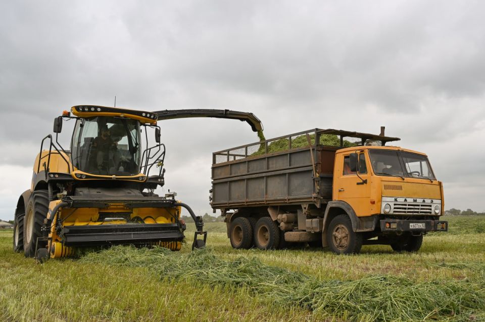Сергей Аксёнов: Сегодня свой профессиональный праздник отмечают работники одной из ключевых отраслей, от которой напрямую зависит и продовольственная безопасность, и положение дел в экономике, и качество жизни людей Сергей Аксёнов: Сегодня свой профессиональный праздник отмечают работники одной из ключевых отраслей, от которой напрямую зависит и продовольственная безопасность, и положение дел в экономике, и качество жизни людей