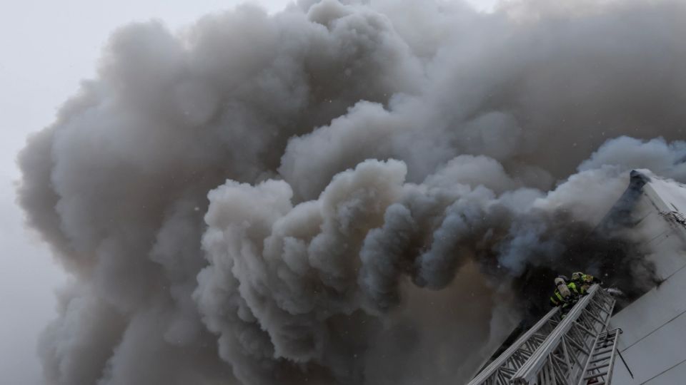 Атака дронов 13 октября по России: пожар на нефтебазе в Крыму, аэропорты Юга закрыты, есть пострадавшие и погибшая