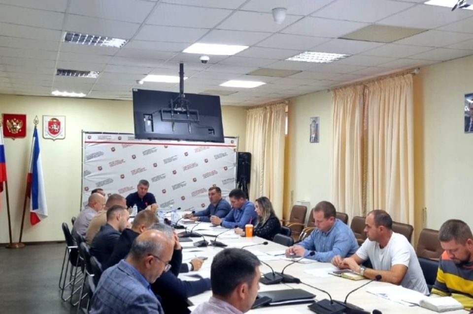 Вопросы инженерной и социальной инфраструктуры обсудили на совещании в ГКУ РК «Инвестстрой»