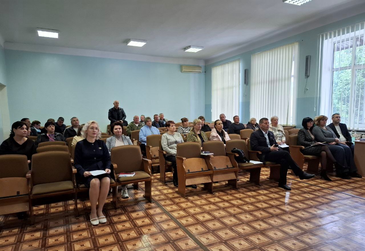 Александр Харламов провел аппаратное совещание по социально значимым вопросам Советского района Александр Харламов провел аппаратное совещание по социально значимым вопросам Советского района