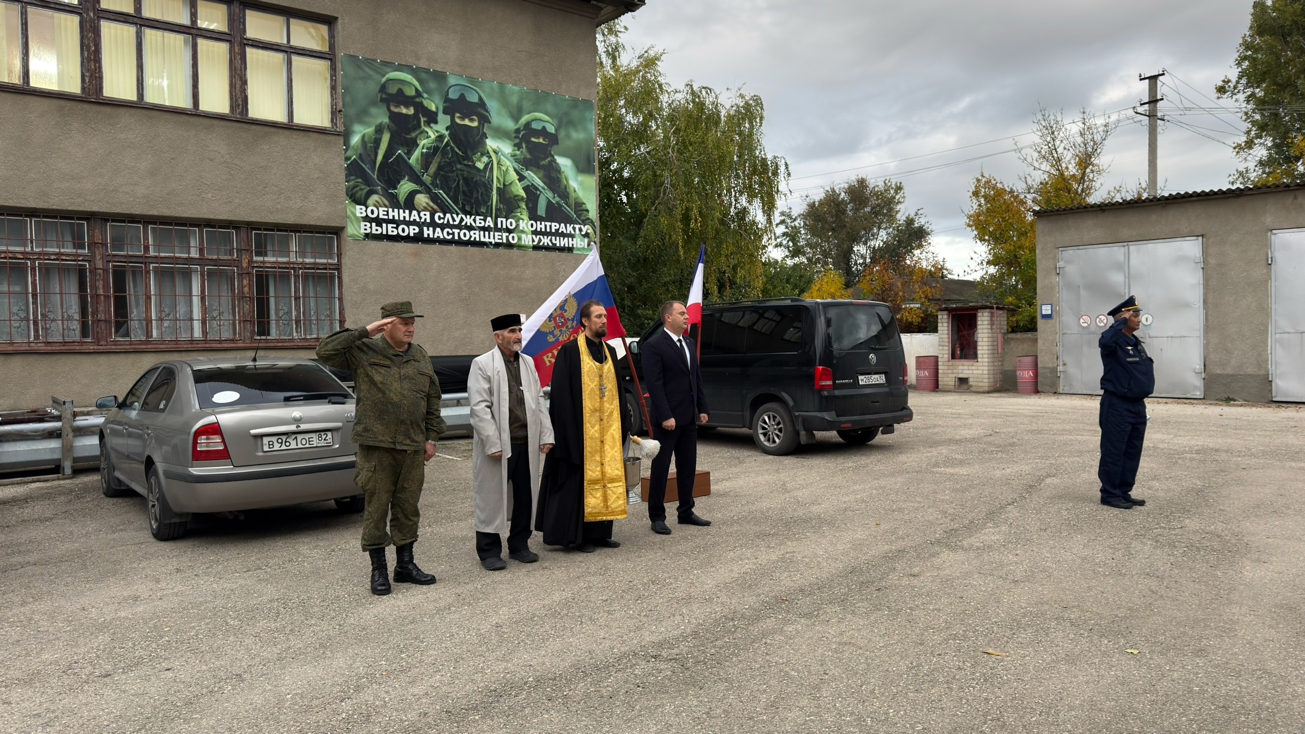Глава администрации района Антон Кравец принял участие в торжественной отправке призывников в Вооружённые Силы Глава администрации района Антон Кравец принял участие в торжественной отправке призывников в Вооружённые Силы