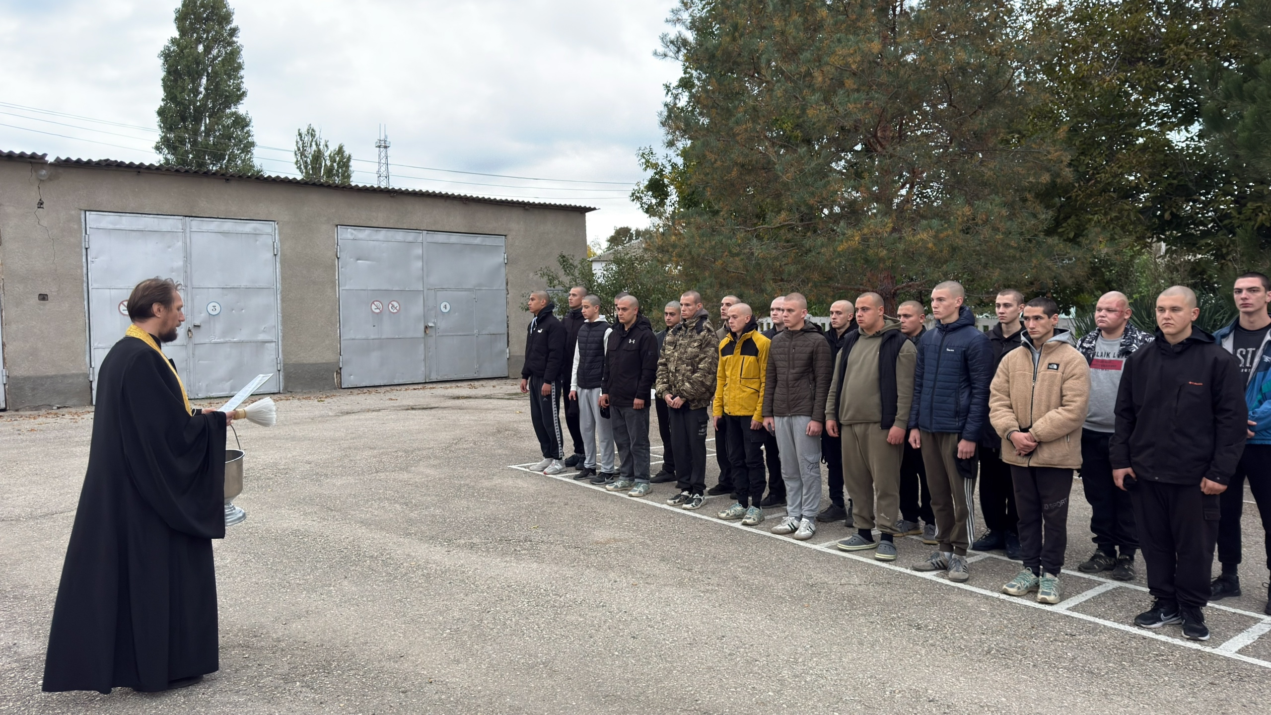 Глава администрации района Антон Кравец принял участие в торжественной отправке призывников в Вооружённые Силы Глава администрации района Антон Кравец принял участие в торжественной отправке призывников в Вооружённые Силы