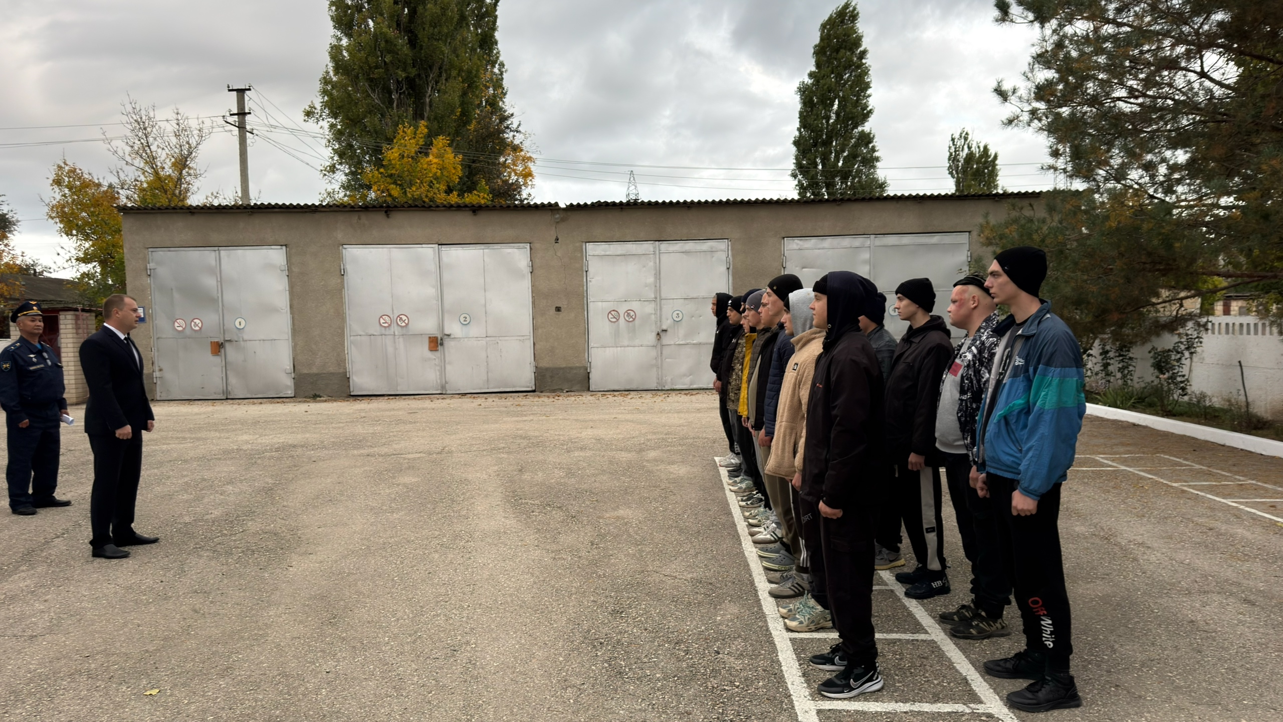 Глава администрации района Антон Кравец принял участие в торжественной отправке призывников в Вооружённые Силы Глава администрации района Антон Кравец принял участие в торжественной отправке призывников в Вооружённые Силы