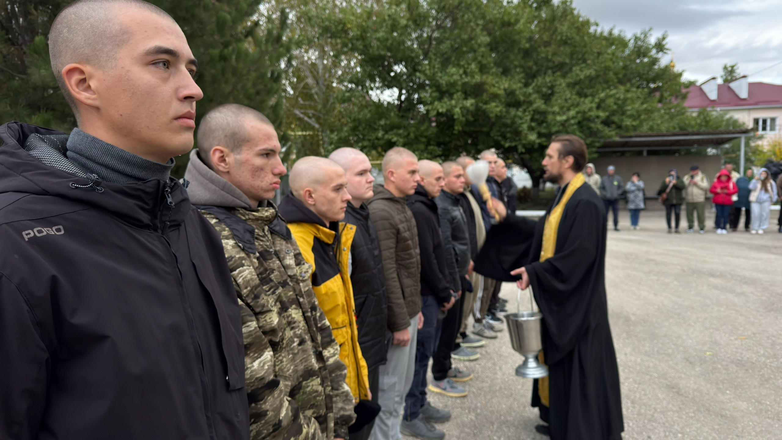 Глава администрации района Антон Кравец принял участие в торжественной отправке призывников в Вооружённые Силы Глава администрации района Антон Кравец принял участие в торжественной отправке призывников в Вооружённые Силы