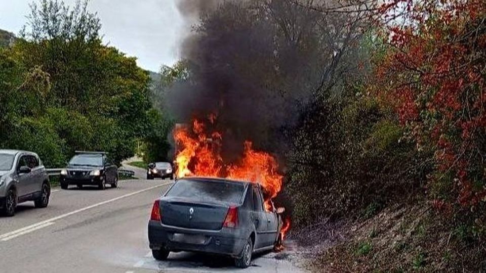 На дороге в Бахчисарайском районе сгорел автомобиль