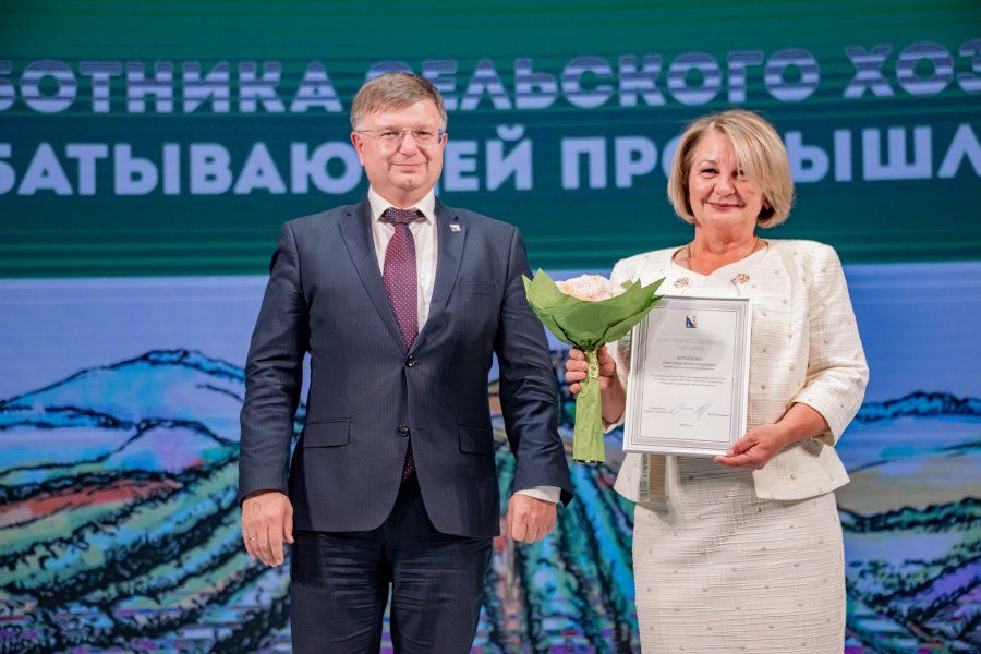 В Севастополе поздравили работников сельского хозяйства и перерабатывающей промышленности В Севастополе поздравили работников сельского хозяйства и перерабатывающей промышленности
