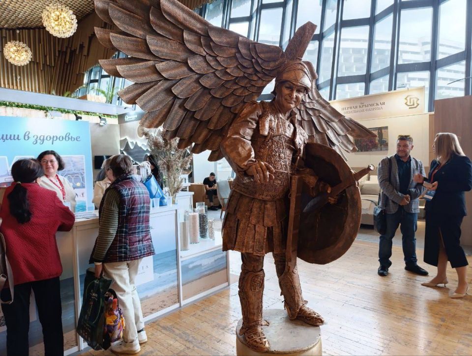 На выставке «ТуристЭкспо. Крым-2025» представлены лучшие практики продвижения отдыха и оздоровления, уникальные предложения от туроператоров и руководителей санаториев, пансионатов и отелей полуострова. Администрации... На выставке «ТуристЭкспо. Крым-2025» представлены лучшие практики продвижения отдыха и оздоровления, уникальные предложения от туроператоров и руководителей санаториев, пансионатов и отелей полуострова. Администрации...