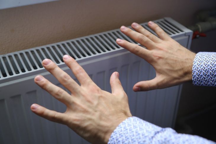 80% крымчан мерзнут дома без отопления, - результаты опроса