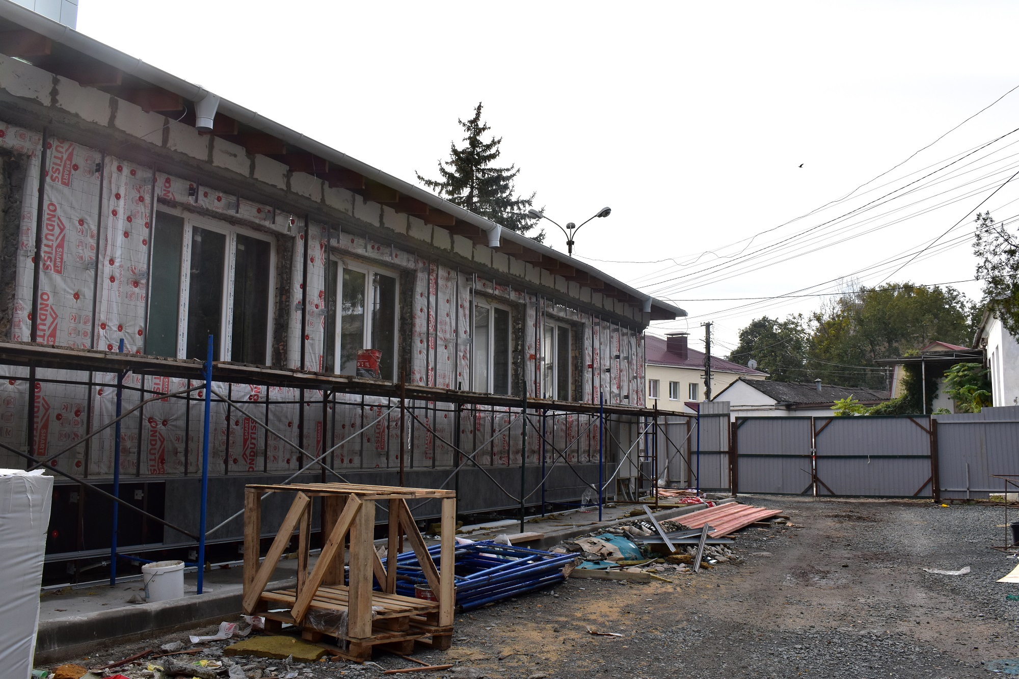 В селе Перово продолжается капитальный ремонт дома культуры В селе Перово продолжается капитальный ремонт дома культуры